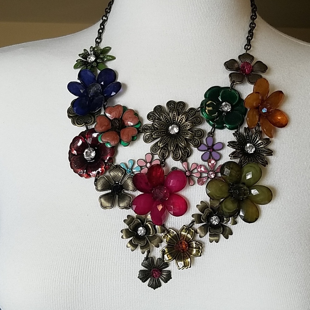 Flower statement necklace